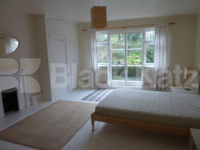 			FANTASTIC LARGE PROPERTY!, 2 Bedroom, 1 bath, 1 reception Ground Floor Flat			 Belsize Square, BELSIZE PARK